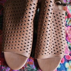 Lucky Brand Woven Tan Slide Sandals